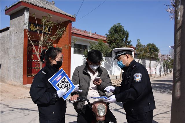 山西永济交警坚持开展疫情期间农村安全防范宣讲活动